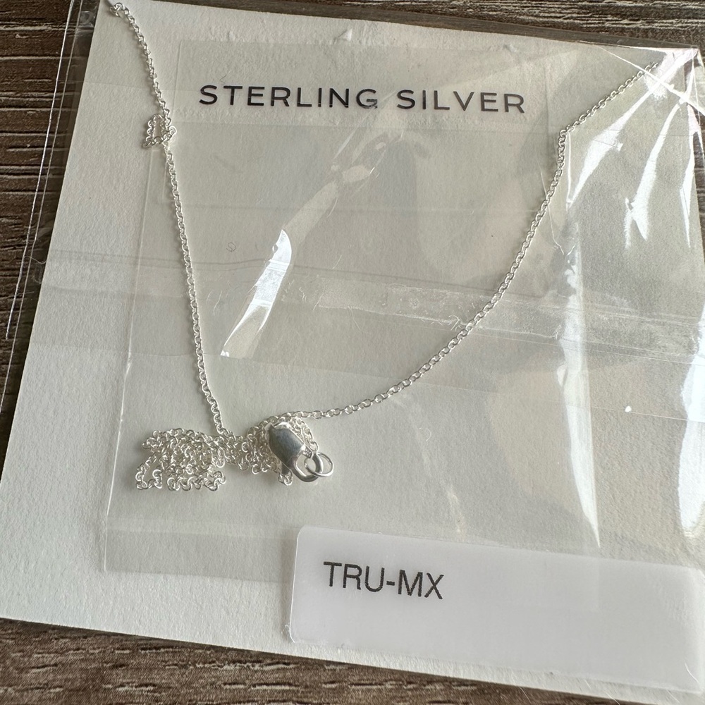 Gold and Sterling Silver 925 Circle Pendant Necklace NWT No signs of wear - Picture 3 of 5